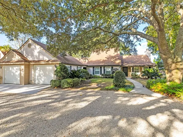 107 Arthur J Moore Dr, Saint Simons Island, GA 31522