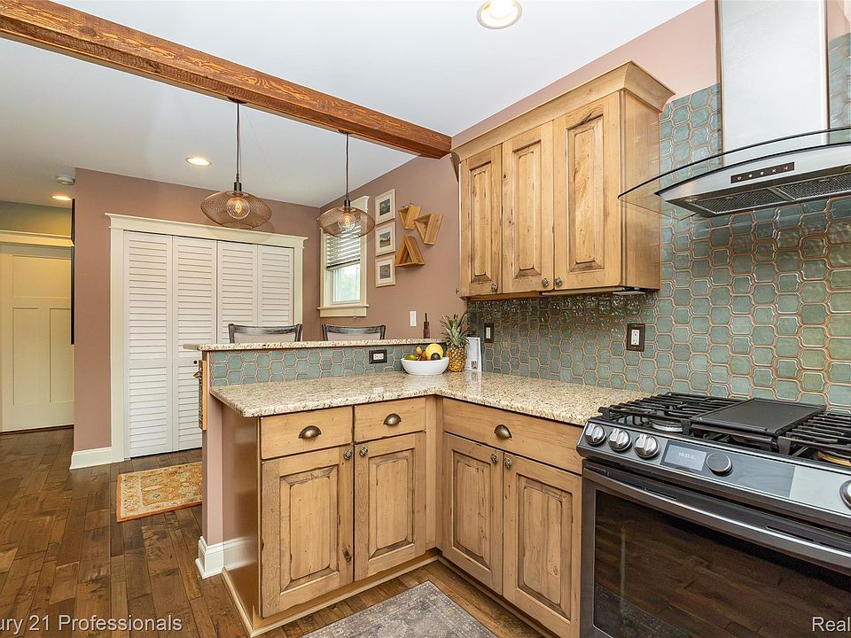 304 Gardenia Ave, photo 12