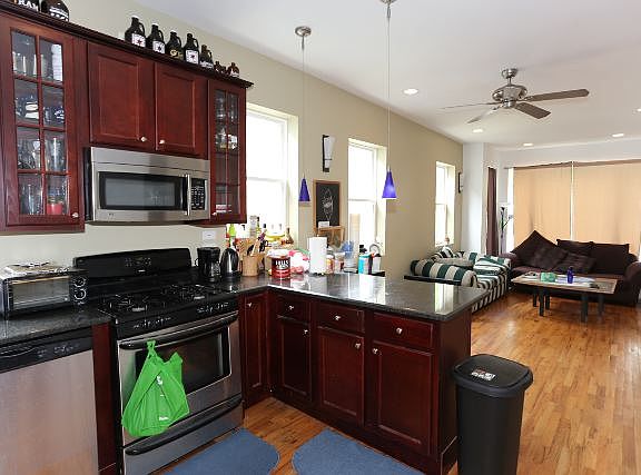 3rd image of 2439 W Homer St #2