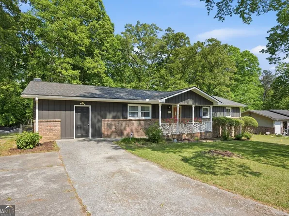 2934 Bicentennial Dr, Stone Mountain, GA 30087