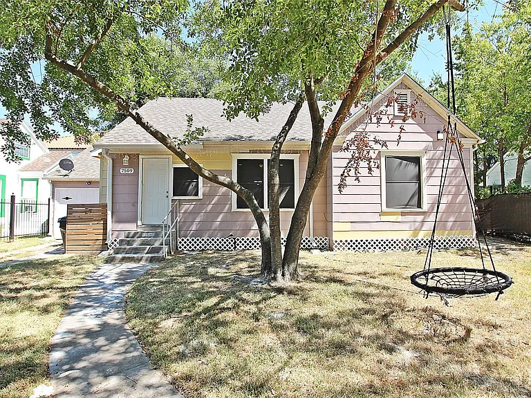 7509 Elm St — Photo 1