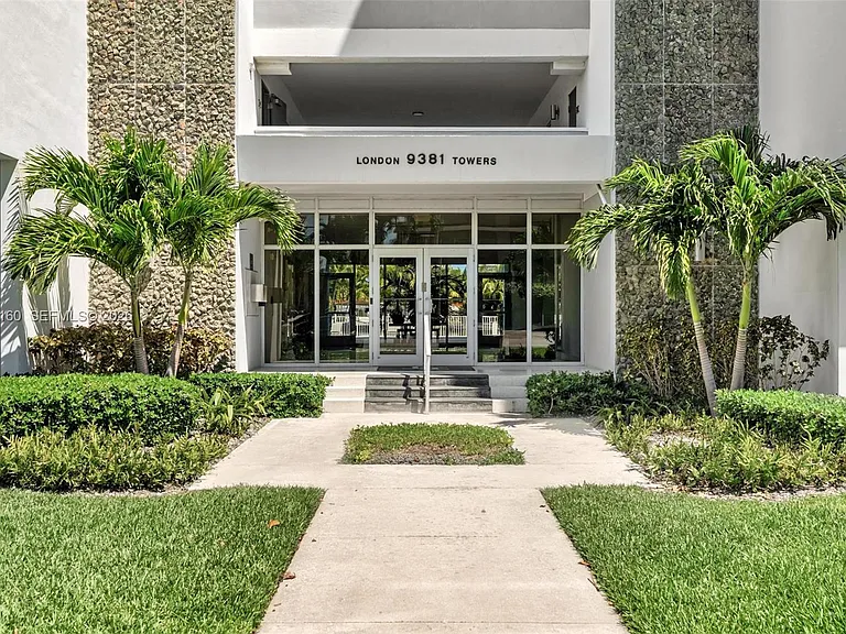 9381 E Bay Harbor Dr #202S — Photo 32