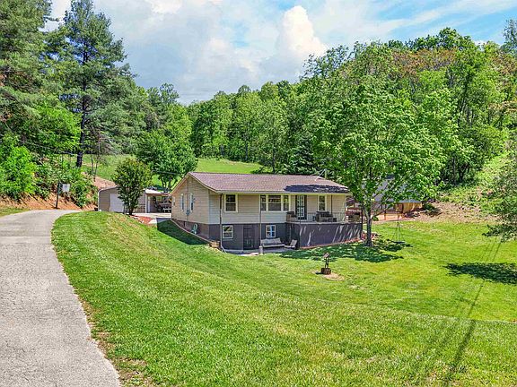 4th image of 1033 Friendship Rd