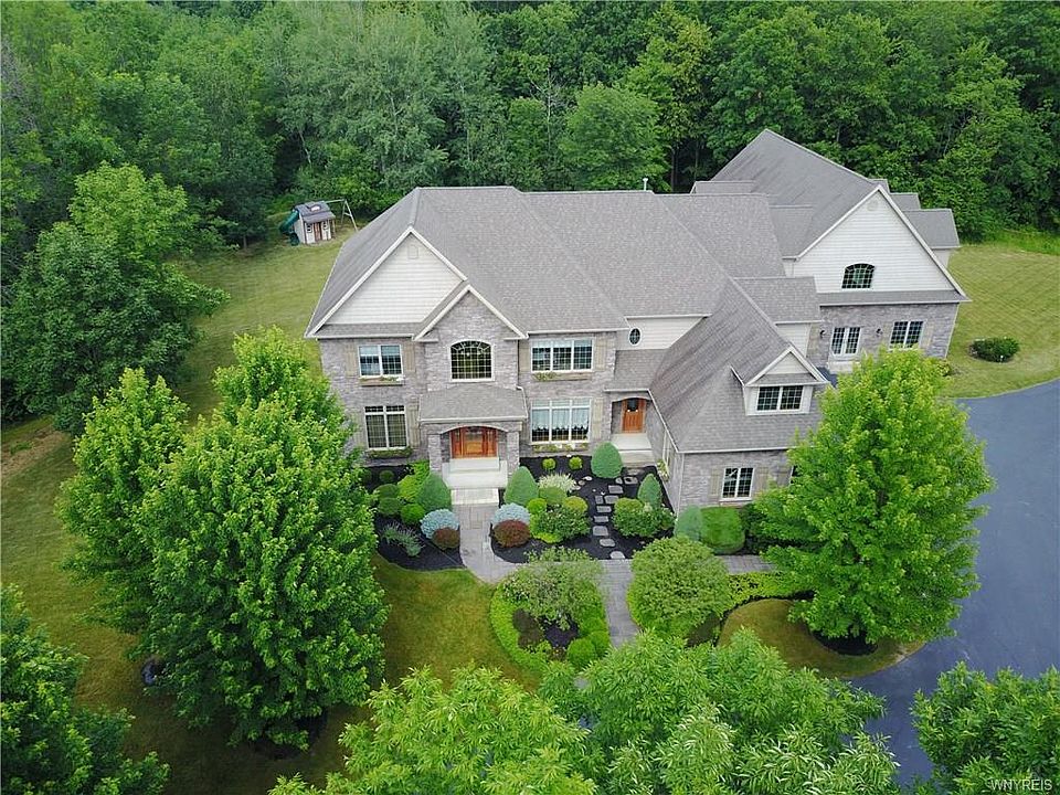 1st image of 10 Robinhood Dr