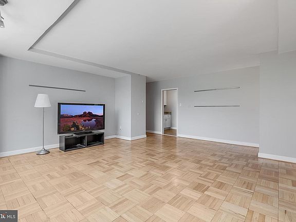 2nd image of 1021 Arlington Blvd APT 742