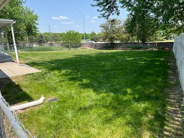 4 bed, 2032 sqft, $2,200 — Photo 3