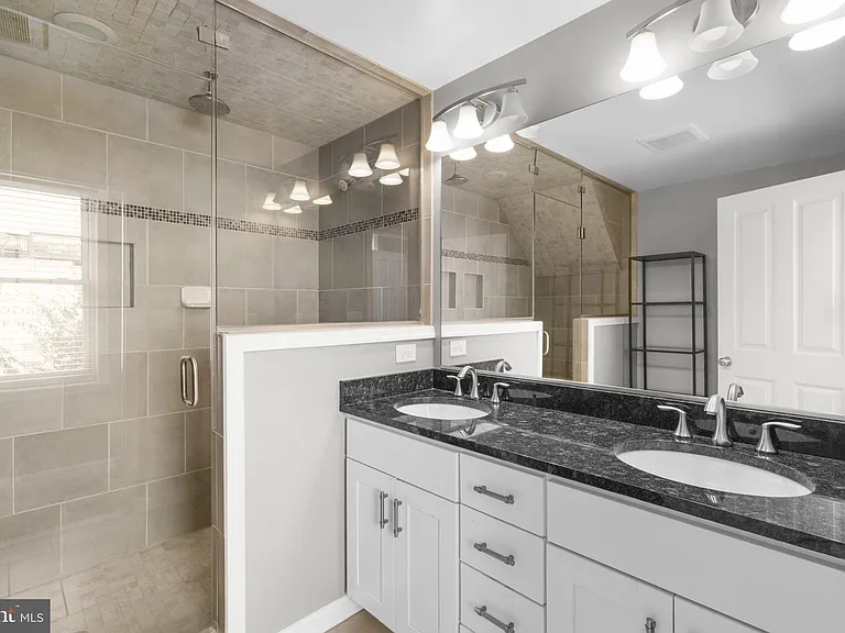 300 S Robinson St — Photo 20