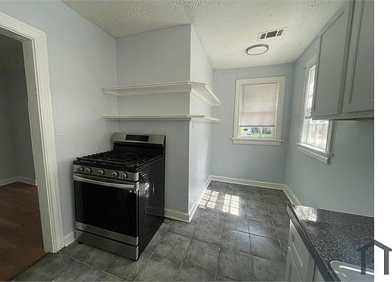 4th image of 3761 Faxon Ave