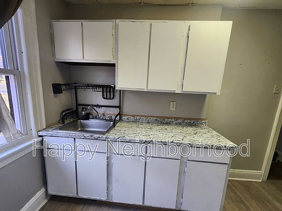 5th image of 130 Bradley Ave Unit 204