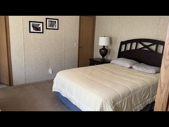 Master bedroom / bathroom 
Full bath