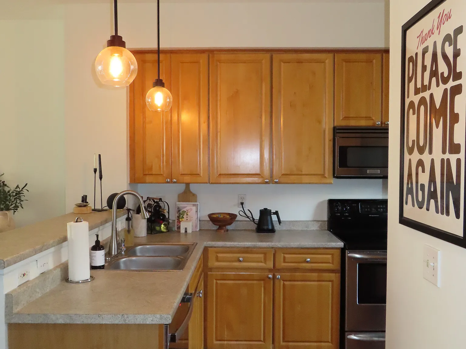 794 Bank St — Photo 3