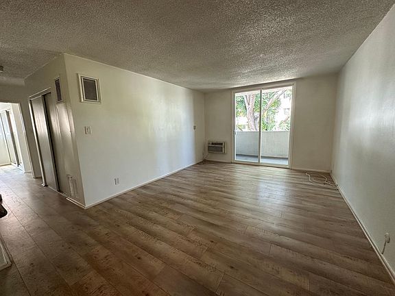 4th image of 1221 N Spaulding Ave #205B
