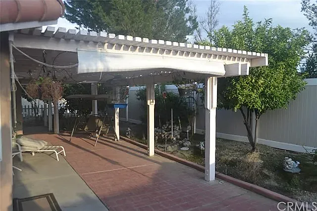 1512 E Beringer Dr — Photo 2