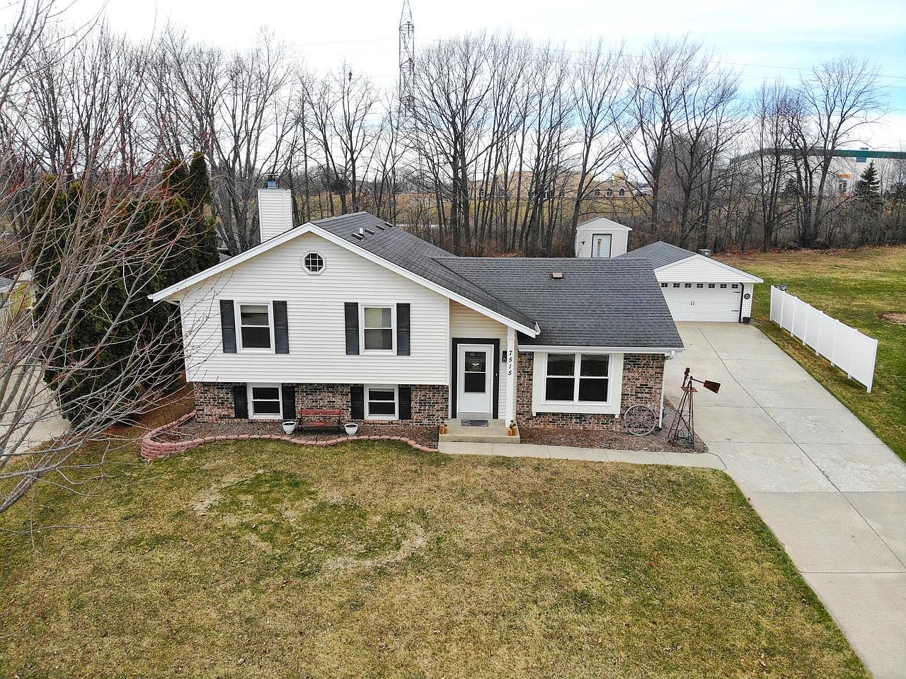 7515 South Manitowoc AVENUE, Oak Creek, WI 53154 | Zillow