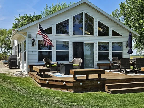 44144 Outlet Beach Rd, Pelican Rapids, MN 56572