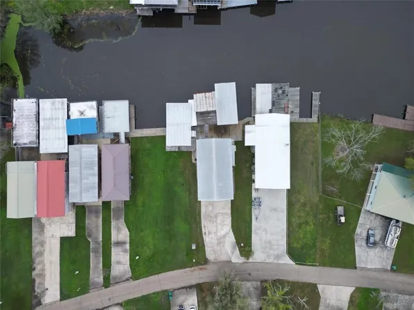 32805 Cypress Dr, Springfield, LA 70462