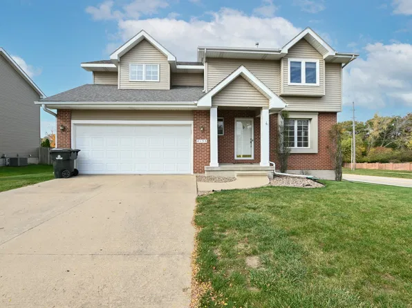 4135 Riverside Dr NE, Cedar Rapids, IA 52411