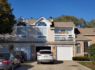 1080 Courtland Dr, Buffalo Grove, IL 60089
