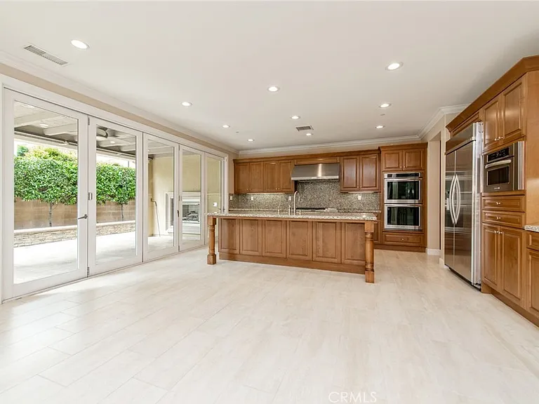 55 Hazelton — Photo 7