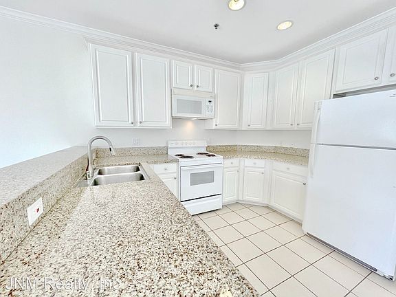 3rd image of 8411 De Longpre Ave #102