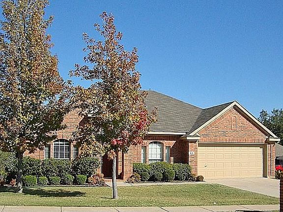 3rd image of 825 Dawnlight Dr