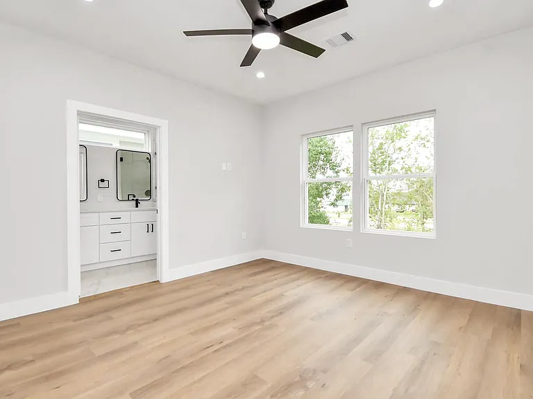 2411 Chew St — Photo 31
