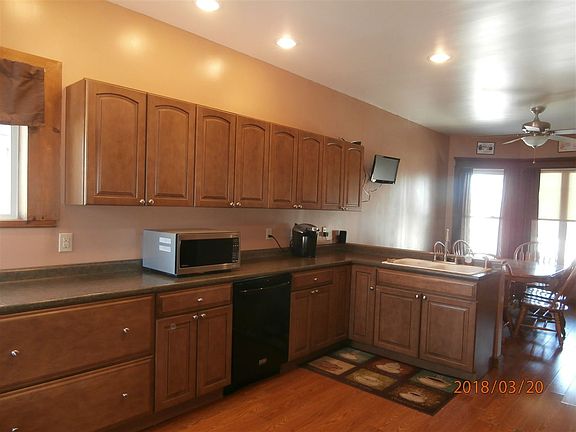 5th image of 725 Caroline St