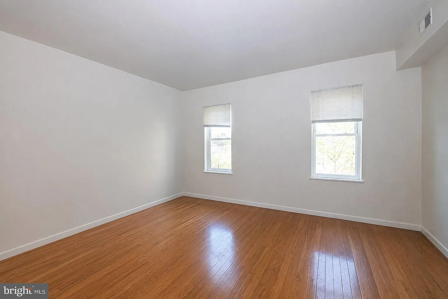 2 bed, 900 sqft, $1,400 — Photo 3