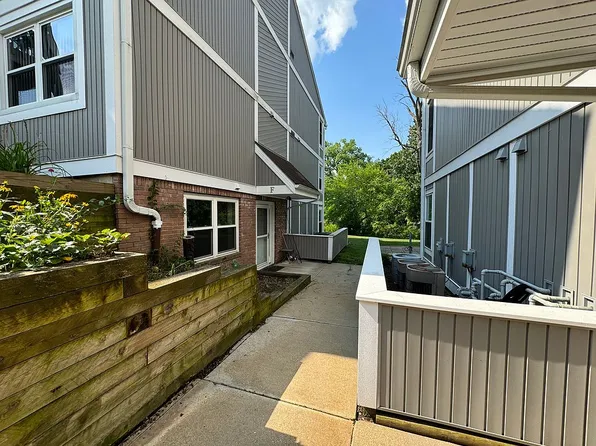 235 Portage Lakes Dr #235F, Coventry Township, OH 44319