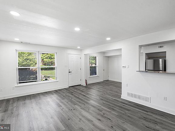 3rd image of 1032 Harbour Dr Unit 1032