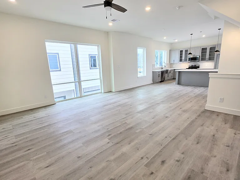 2706 Nagle St — Photo 38