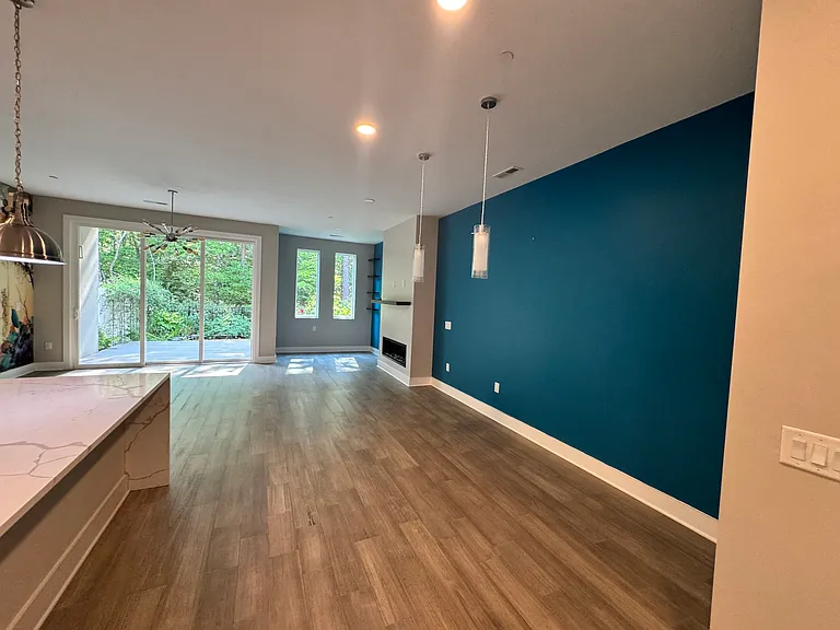Living/dining area