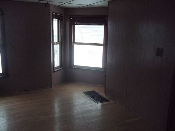 5th image of 731 1st Ave NE