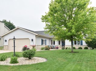 W163N10589 Ridgeview Ln, Germantown, WI 53022