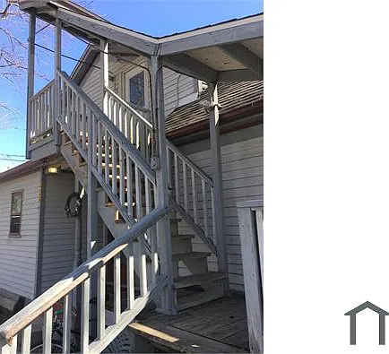 Studio, 400 sqft, $895 — Photo 2