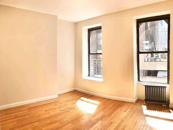 3rd image of 329 W 35th St #5