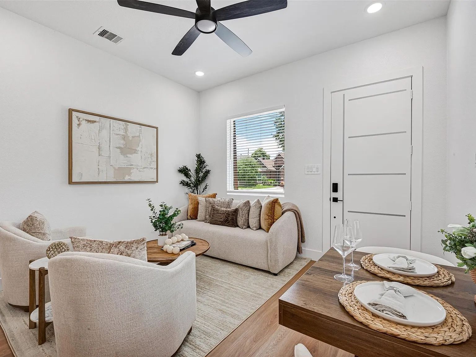 3 bed, 3.5 bath, 1332 sqft, $2,000 — Photo 3