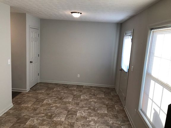 4th image of 1021-1023 Amanda Dr #1021