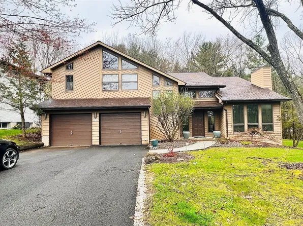 2604 Princeton Dr, Vestal, NY 13850