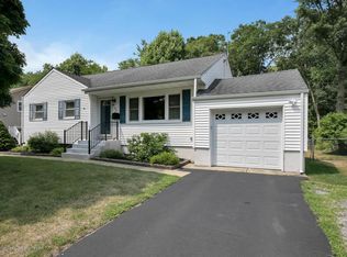 32 Arno St, Oakhurst, NJ 07755