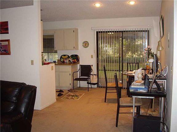 4th image of 2358 SW Bayshore Blvd