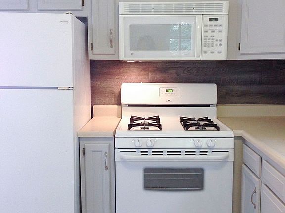 Brand new stove ready for cookies.