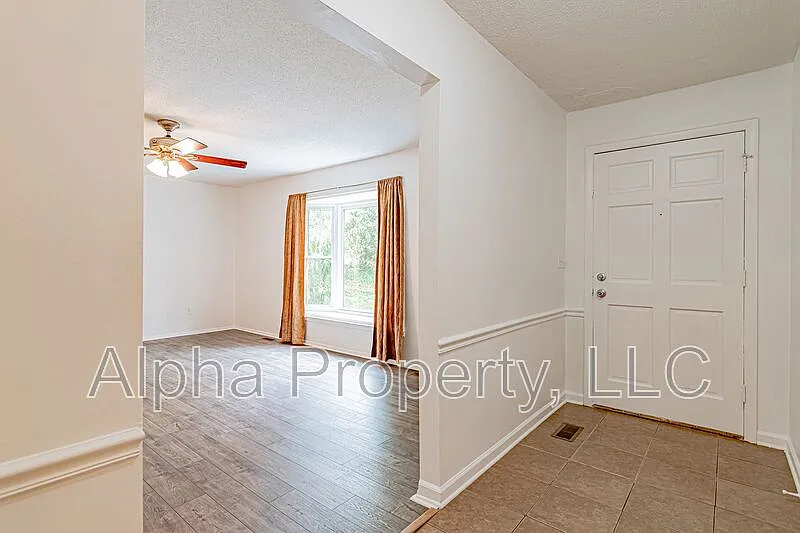 3 bed, 2.0 bath, 1672 sqft, $1,800 — Photo 3