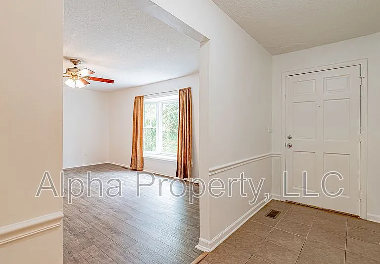 134 Saturn Ln — Photo 3