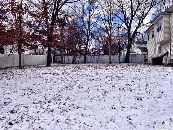 2nd image of 30 Woodbine St