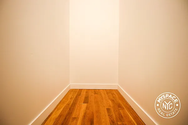 Rented by MySpaceNYC | media 8