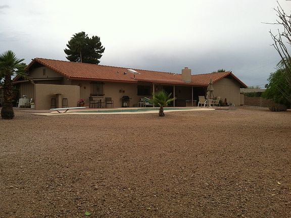 2nd image of 2717 E Laurel Ln
