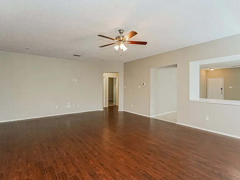 8024 Sartain Dr — Photo 4