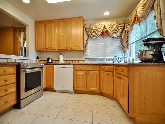 Updated appliances in Kitchen