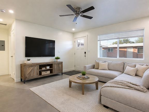 3rd image of 1423 N Venice Ave APT C